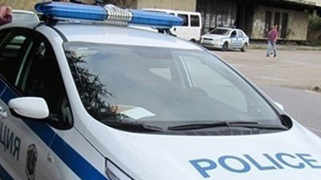 Пиян шофьор налетял на полицай с мотика
